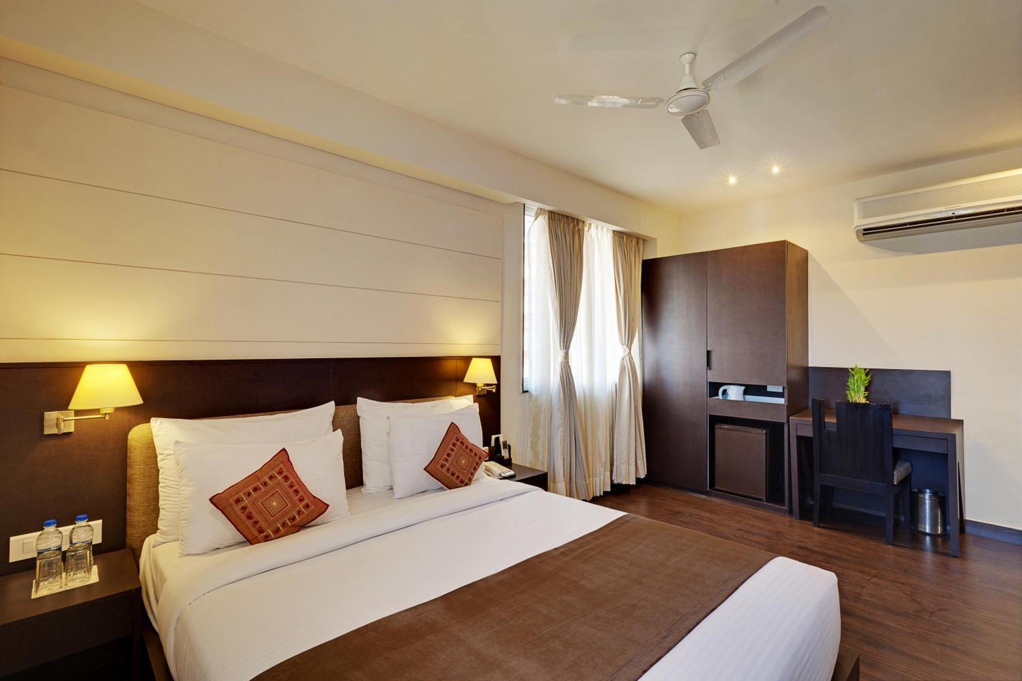 Whispering Palms Hotel Jaipur Exterior photo