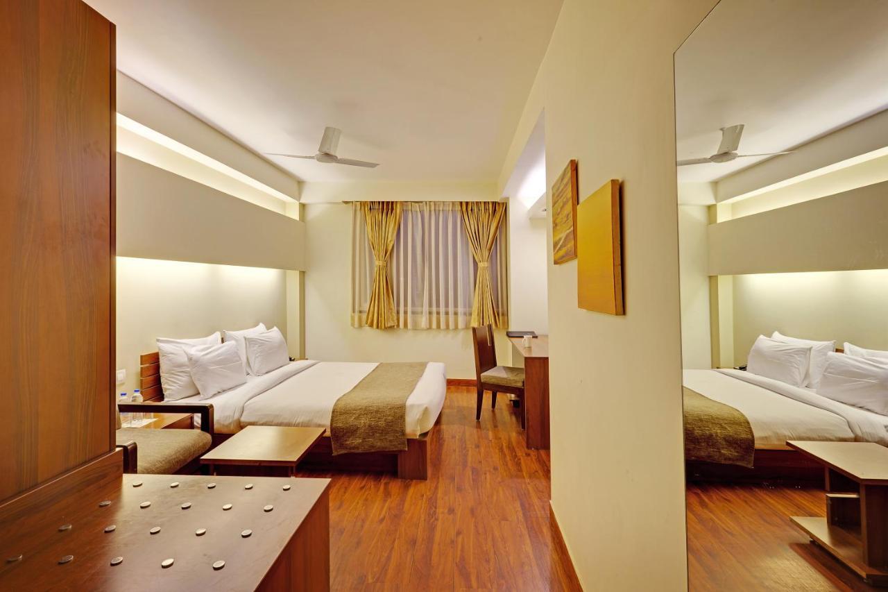 Whispering Palms Hotel Jaipur Exterior photo