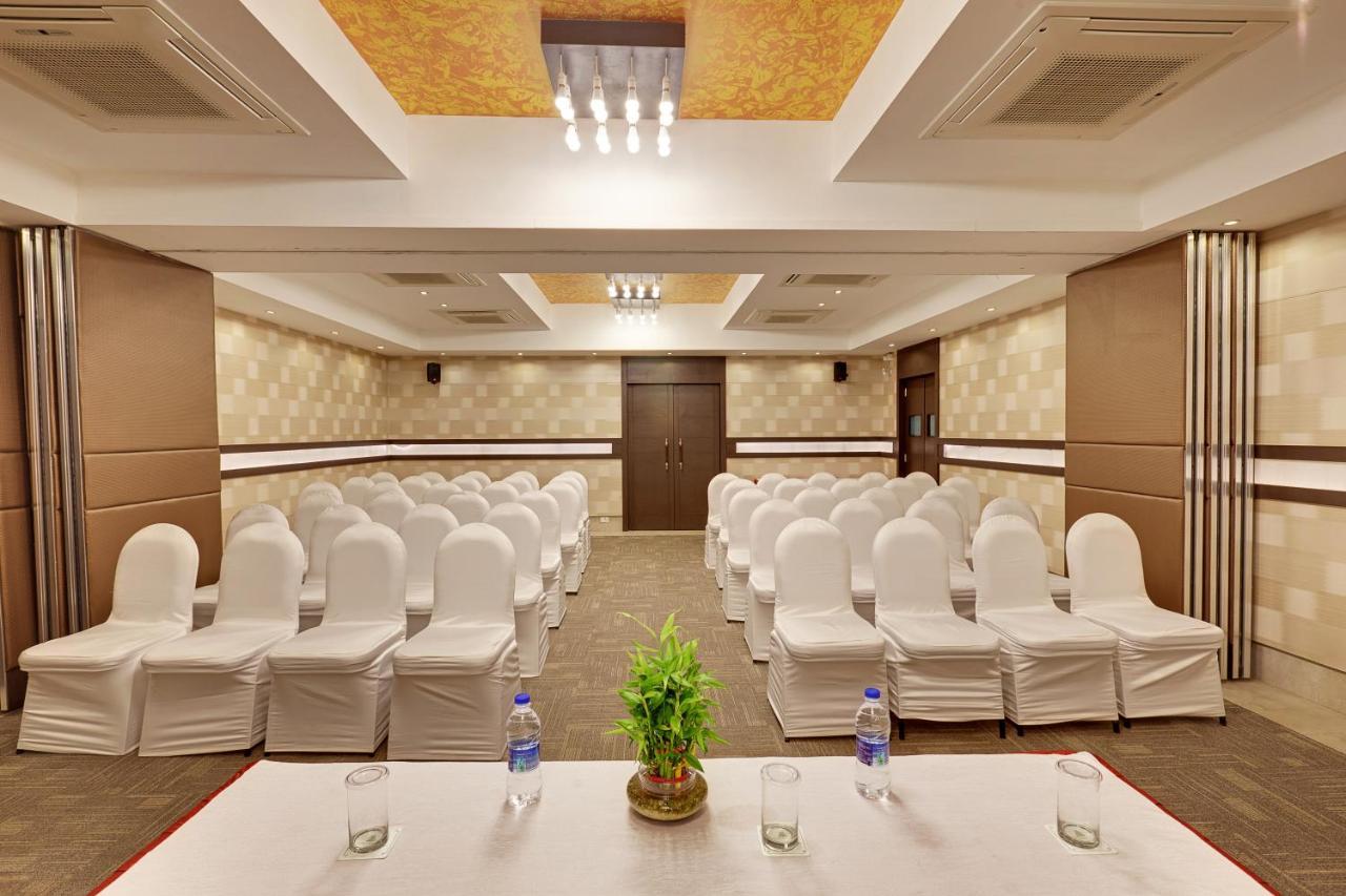 Whispering Palms Hotel Jaipur Exterior photo