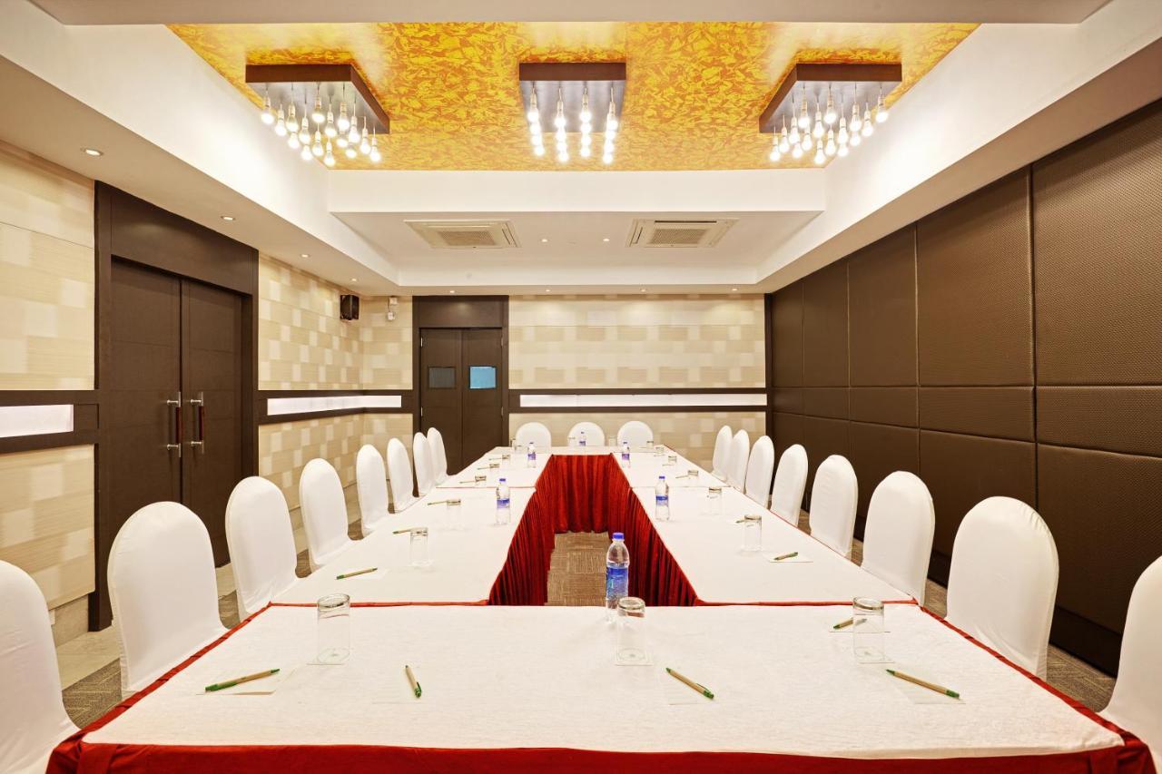 Whispering Palms Hotel Jaipur Exterior photo